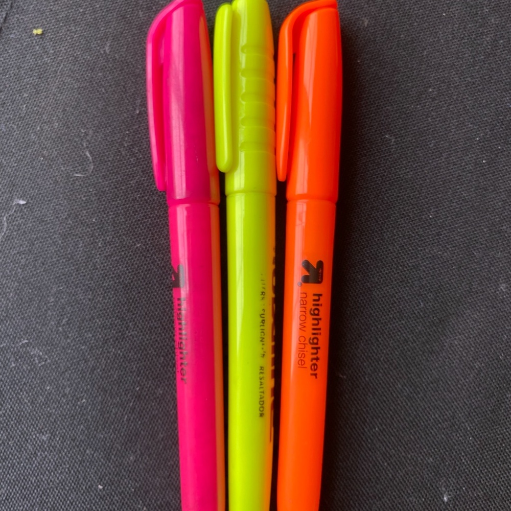THREE COLORED HIGHLIGHTERS (GREAT FOR SCHOOL)